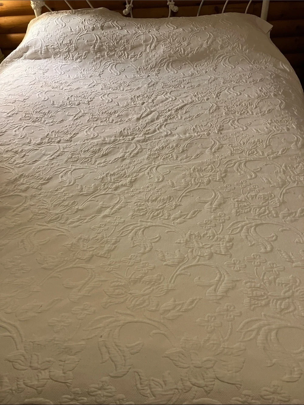 Cotton Matelasse floral bedspread Twin with scalloped edges